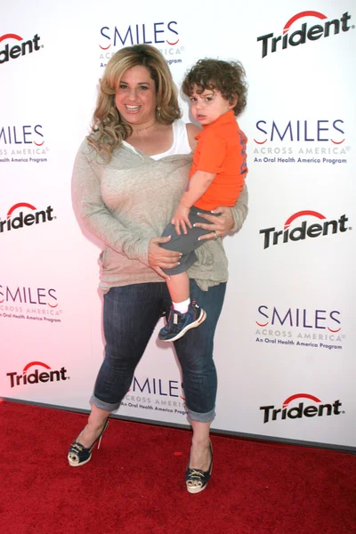 Marissa Jaret Winokur and son Zev — Stock Photo, Image