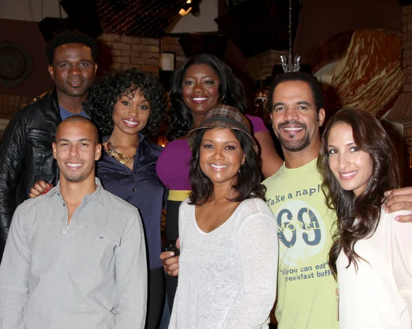 Darius mccrary, angell conwell, julia tempo mitchell, bryton james, tonya lee Williamsa, kristoff st john, christel khalil hensley — Zdjęcie stockowe