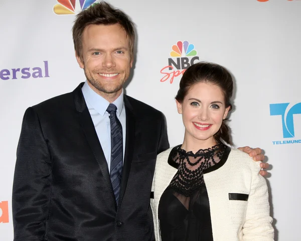 Joel Mchale, Alison Brie — Foto de Stock