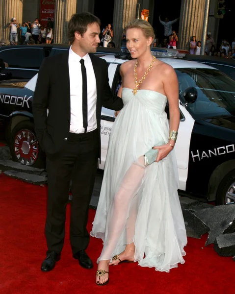 Stuart Townsend ve Charlize Theron — Stok fotoğraf