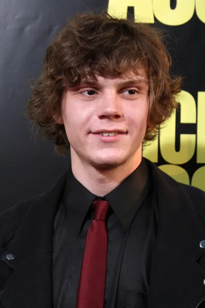 Evan Peters — Stock Photo, Image