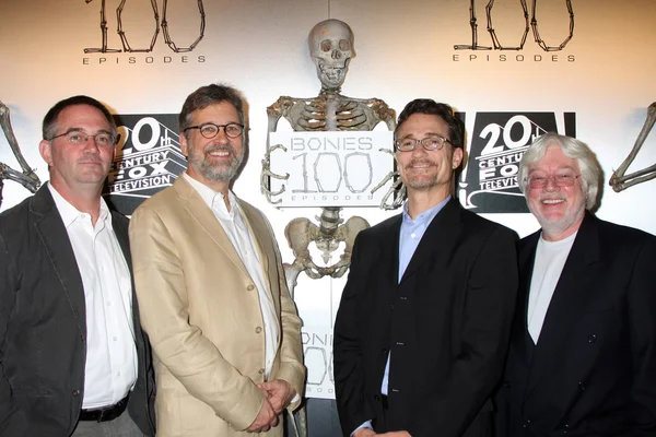 Hart hanson, creatore (produttore di exec), stephen nathan, joseph barry — Foto Stock