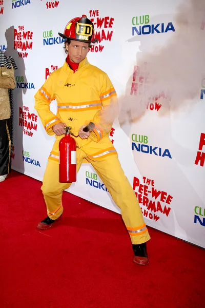 Josh meyers jako hasič — Stock fotografie