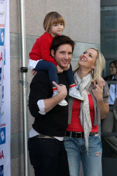 Peter Facinell and daughter Fiona Eve Facinelli, Wife Jennie Garth — Stock Photo, Image