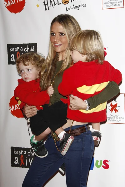 Brooke Mueller, sons Bob and Max — Stock Photo, Image