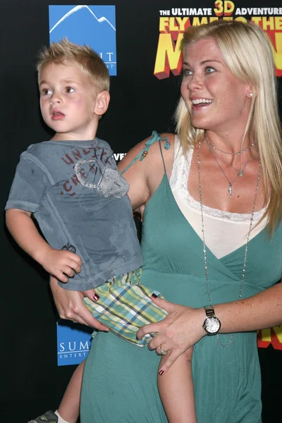 Alison Sweeney e hijo —  Fotos de Stock