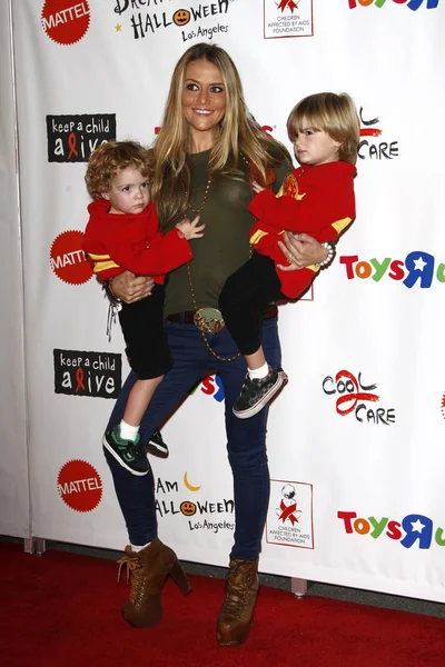 Brooke Mueller, sons Bob and Max — Stock Photo, Image