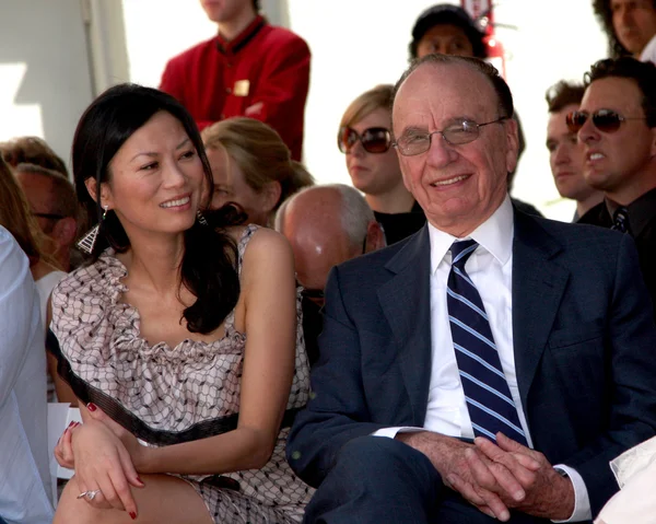 Rupert Murdoch & esposa Wendi Deng —  Fotos de Stock
