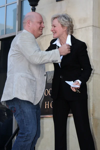 Michael Chiklis & Glenn Close — Stockfoto