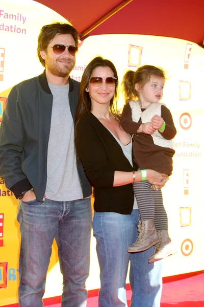 Jason Bateman & Family — Stock Photo, Image