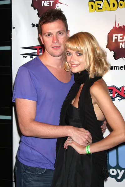 Kyle Newman e esposa Jaime King — Fotografia de Stock