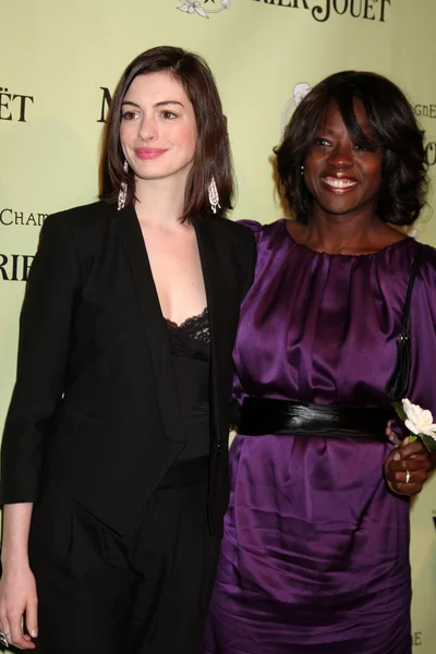 Anne Hathaway & Viola Davis — Stock Photo, Image