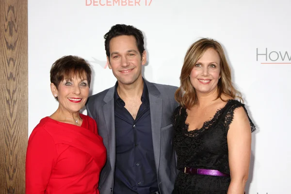 His Mother, Paul Rudd, His wife — Stock Photo, Image