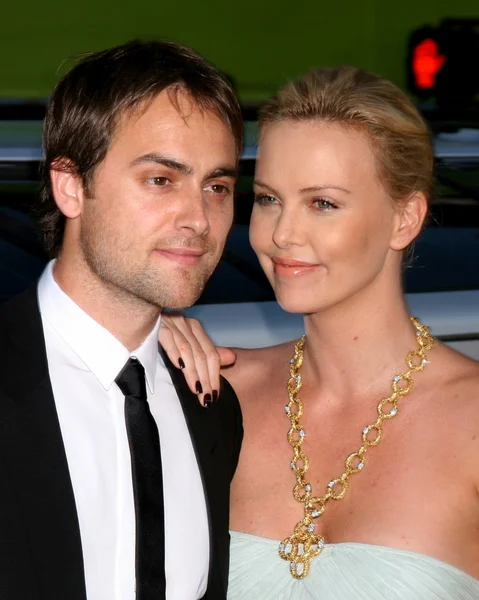 Stuart Townsend ve Charlize Theron — Stok fotoğraf