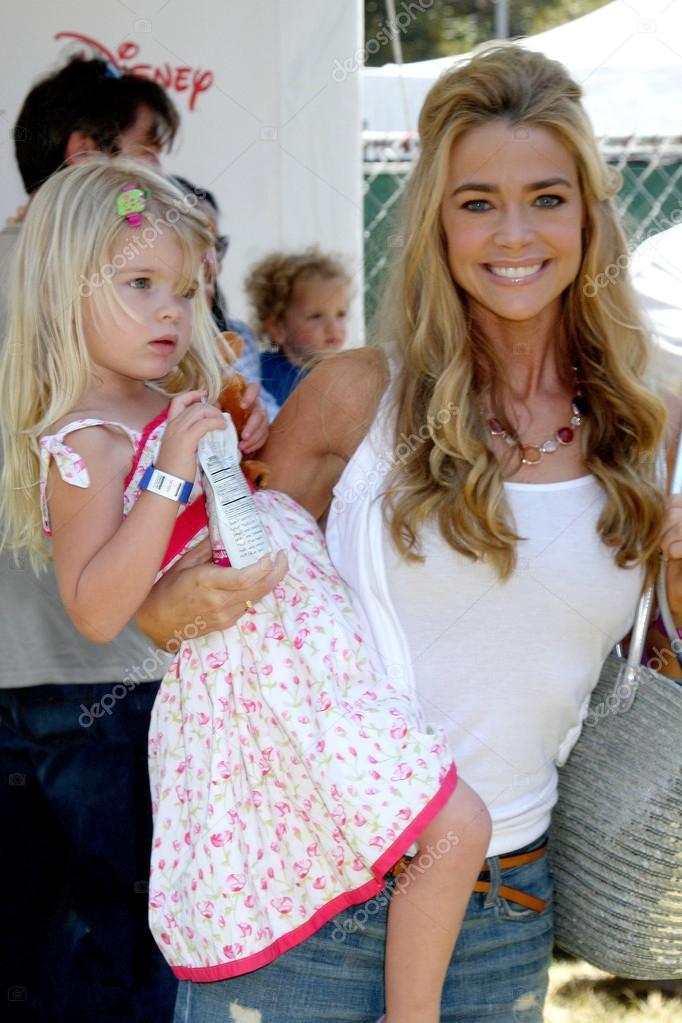 Denise Richards & Lola Sheen — Stock Editorial Photo © Jean_Nelson