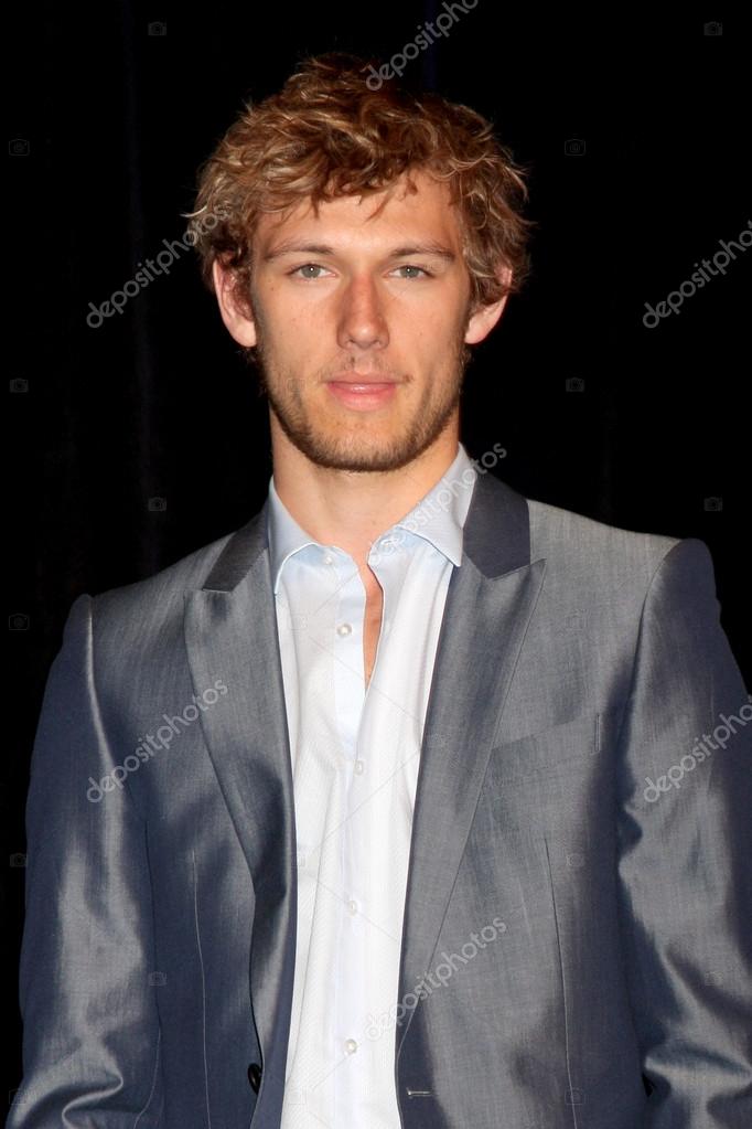 Hvem er Alex Pettyfer dating 2012