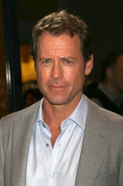 Greg Kinnear