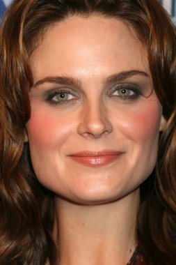 Emily Deschanel