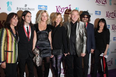 Olivia harrison & oğlu joe walsh & don ile yapıldı.