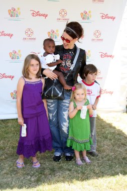 Joely fisher & çocukları yeğeni holden