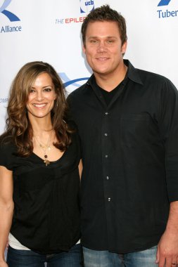 Rebecca Budig ve Bob Guiney