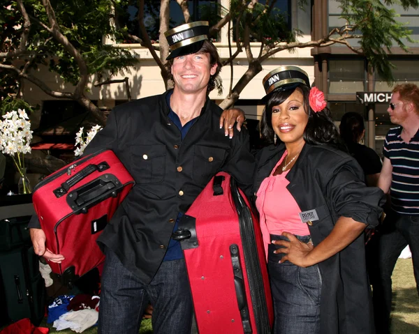 Jerry o ' Connell & Niecy Nash — Photo