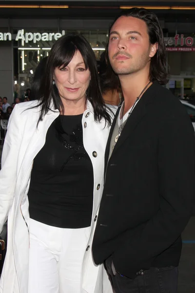 Anjelica Huston & synovec Jack Huston — Stock fotografie