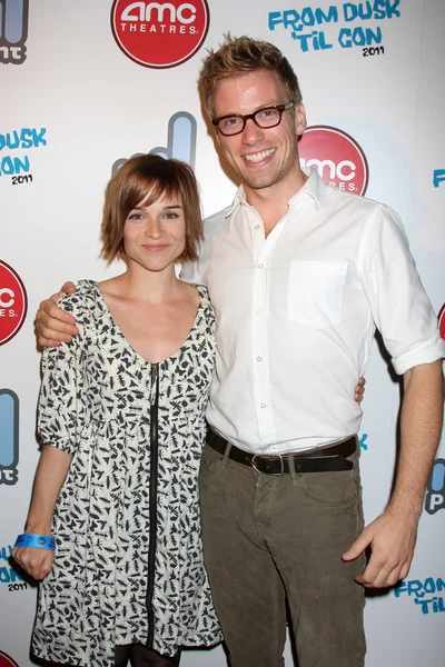 Renee Felice Smith, Barrett Foa — Stockfoto