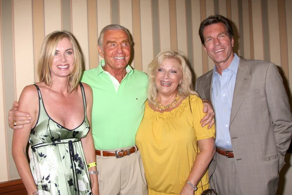 Eileen Davidson, Jerry Douglas, Beth Maitland, & Peter Bergman — Stockfoto