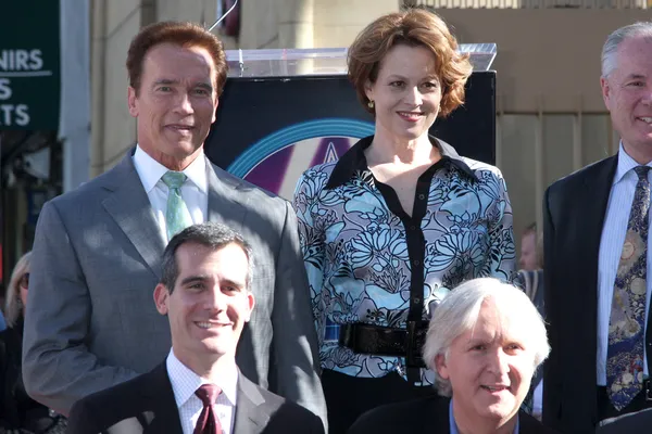 Arnold Schwarzenegger, Sigourney Weaver, James Cameron — Stock Photo, Image