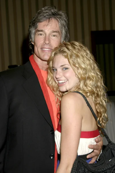 Ronn Moss, Mackenzie Mauzy — Zdjęcie stockowe