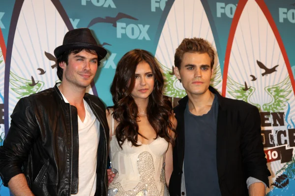 Ian Somerhalder, Nina Dobrev, Paul Wesley — Foto de Stock