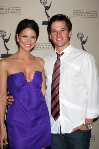 Shelley Hennig ve Mark Hapka — Stok fotoğraf