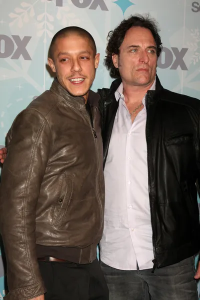 Theo Rossi, Kim Coates — Stock Photo, Image