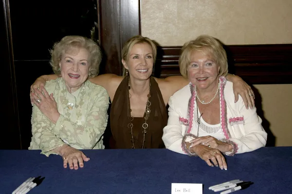 Betty white, katherine kelly lang ve lee çan — Stok fotoğraf