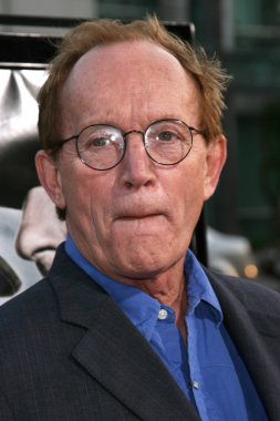 Lance Henriksen