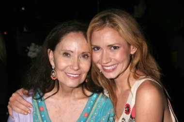 Ashley Jones ve anne