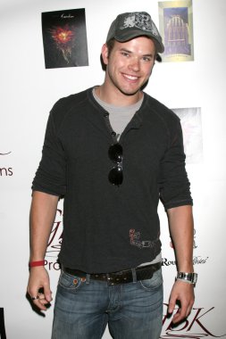 Kellan lutz