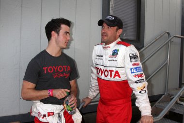 Kevin Jonas, Brian Austin Green