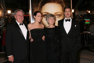 brad Pitt ve angelina jolie ile ailesi