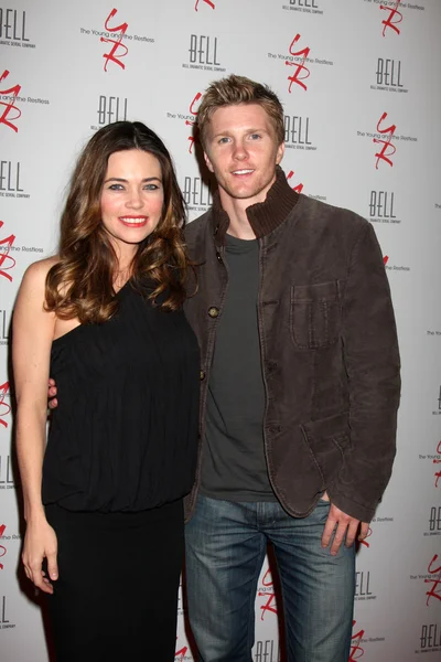 Amelia Heinle idealna Thad Luckinbill — Zdjęcie stockowe