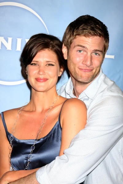 Sarah Lancaster idealna Ryan Mcpartlin — Zdjęcie stockowe