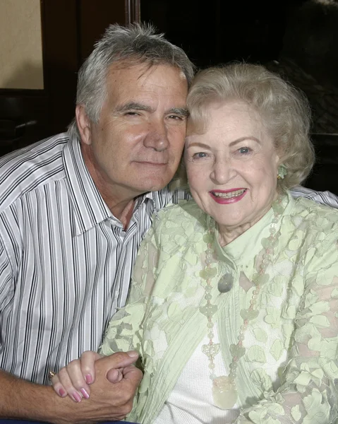 John McCook & Betty White — Stock Photo, Image
