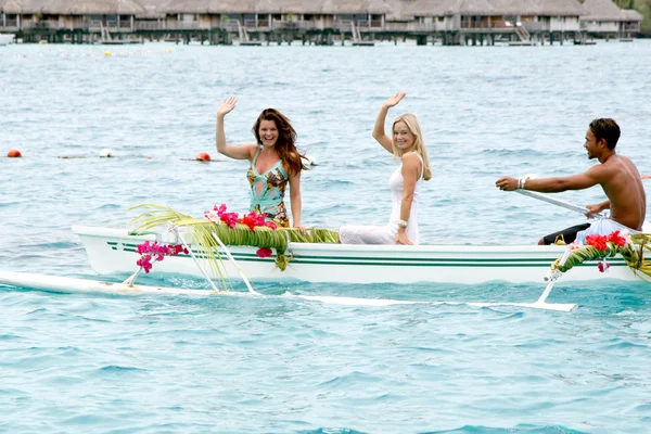 Heather Tom & Jennyfer Garels en Bora Bora — Foto de Stock