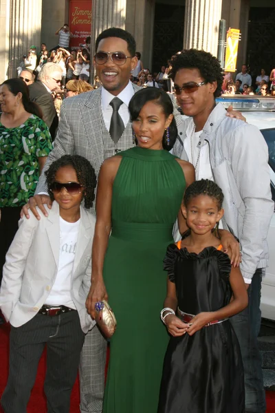 Will Smith, Trey, Jaden, Jada Pinkett Smith and Willow Smith — Stock Photo, Image