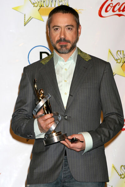 Дауни, Роберт
.