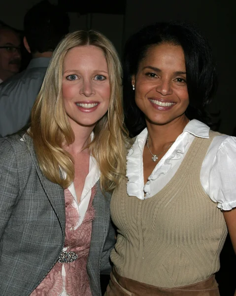 Lauralee Bell and Victoria Rowell — Stock Photo, Image