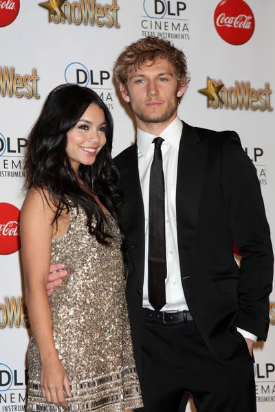 Vanessa Hudgens and Alex Pettyfer — Stock Photo, Image