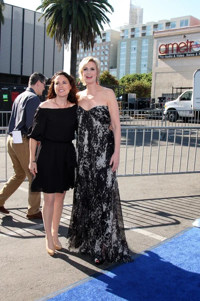 Lara Embry, Jane Lynch — Stockfoto