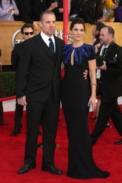 Sandra Bullock & man Jesse James — Stockfoto